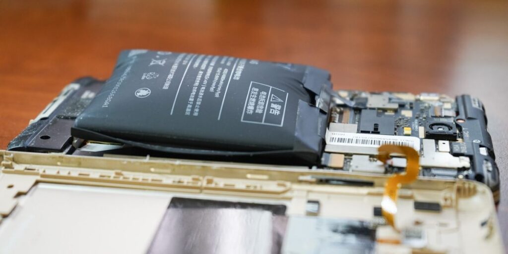 iPhone Battery Is Swollen