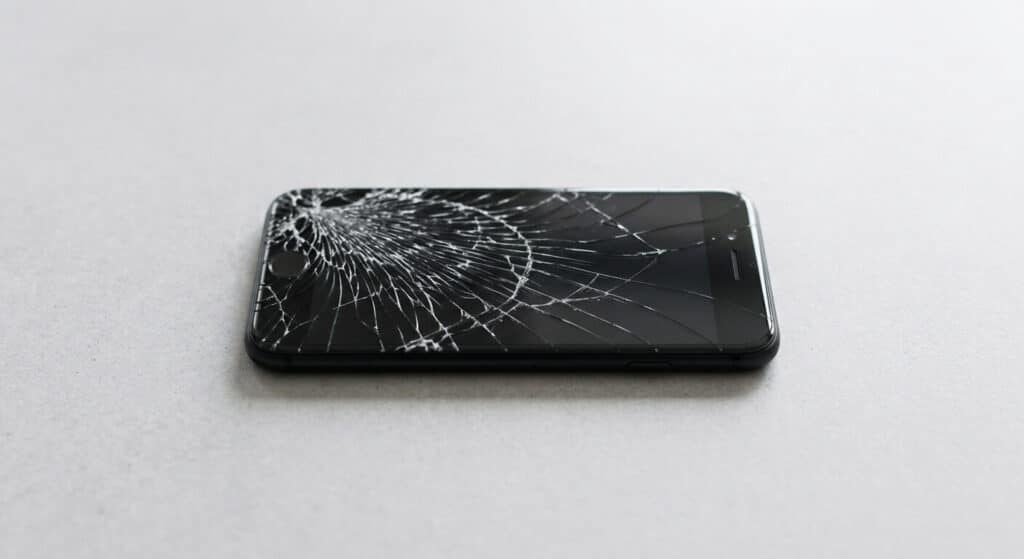 Can a Cracked iPhone Screen Get Worse