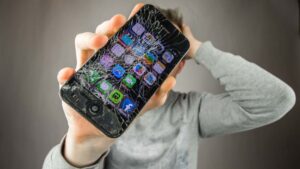 What Risks Come With Using a Cracked iPhone