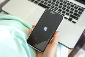 When Is It Relatively Safe to Keep Using a Cracked iPhone